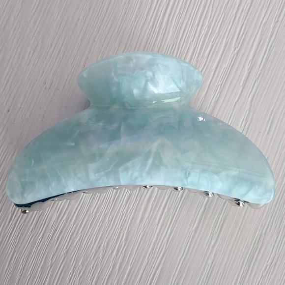 Large Resin Hair Clip - Urban Outfitters - Picture 4 of 6